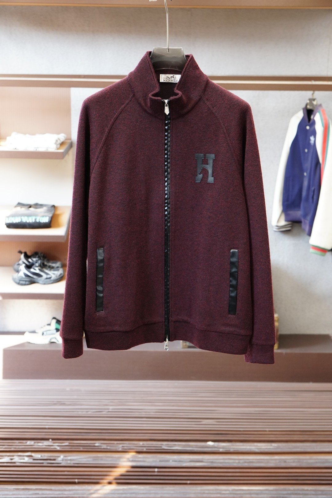 Hermes爱马仕2025秋冬最新H皮标男士全拉链毛衣外套，时尚插肩袖宽松版型，全拉链开身，清爽干练的立