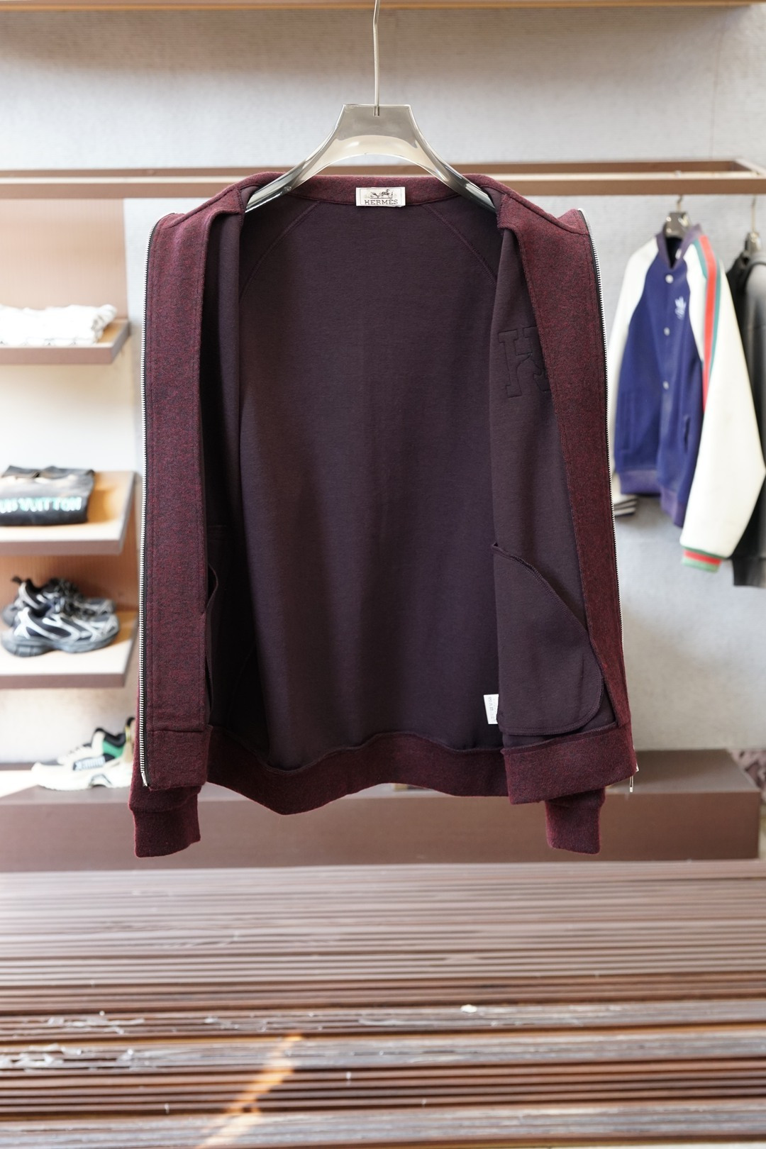 Hermes爱马仕2025秋冬最新H皮标男士全拉链毛衣外套，时尚插肩袖宽松版型，全拉链开身，清爽干练的立
