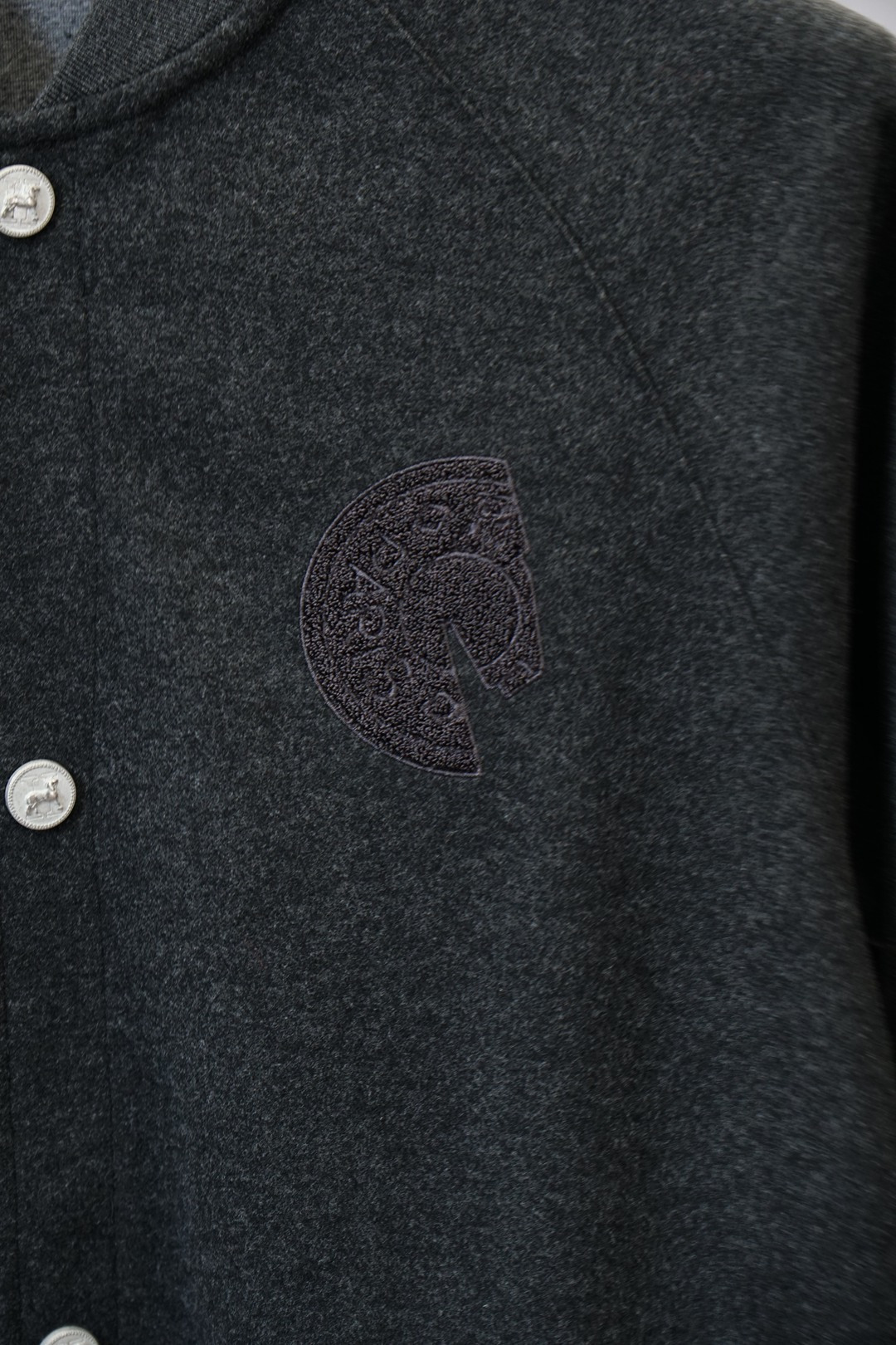 Hermes爱马仕/2025秋冬最新棒球领外套，上衣简约棒球领设计，利落有型，轻松塑造干练气质，胸前极具