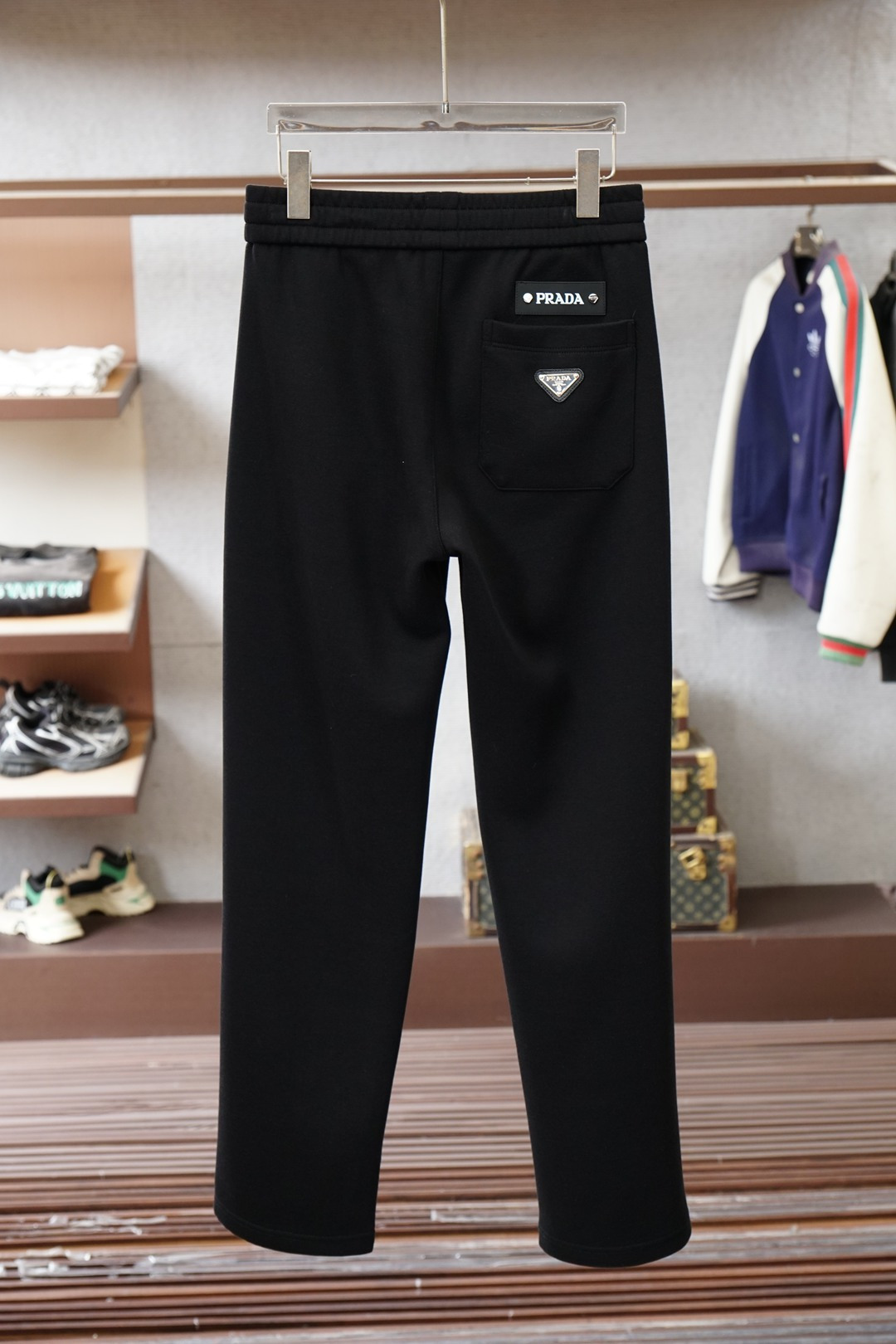 Prada普拉达/25秋冬 🌟🌟男士精品休闲裤.意大利🇮🇹进口面料，🩷🩷最新款上身版型无敌正!绝对可以闭