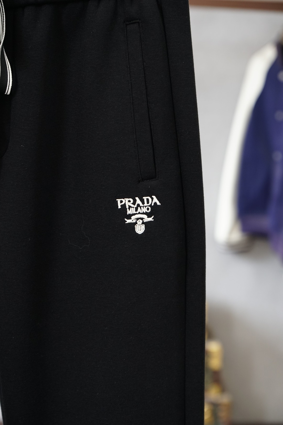 Prada普拉达/25秋冬 🌟🌟男士精品休闲裤.意大利🇮🇹进口面料，🩷🩷最新款上身版型无敌正!绝对可以闭