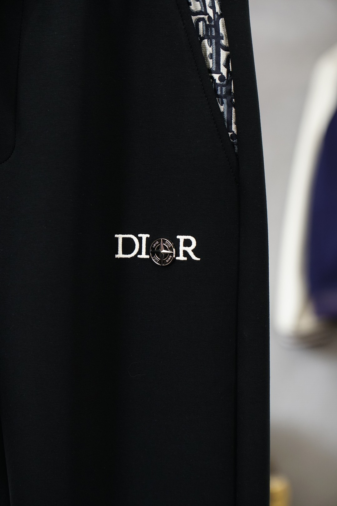 Prada普拉达-25秋冬 加厚🌟🌟束脚休闲裤意大利🇮🇹进口面料，🩷🩷最新款上身版型无敌正!绝对可以闭眼