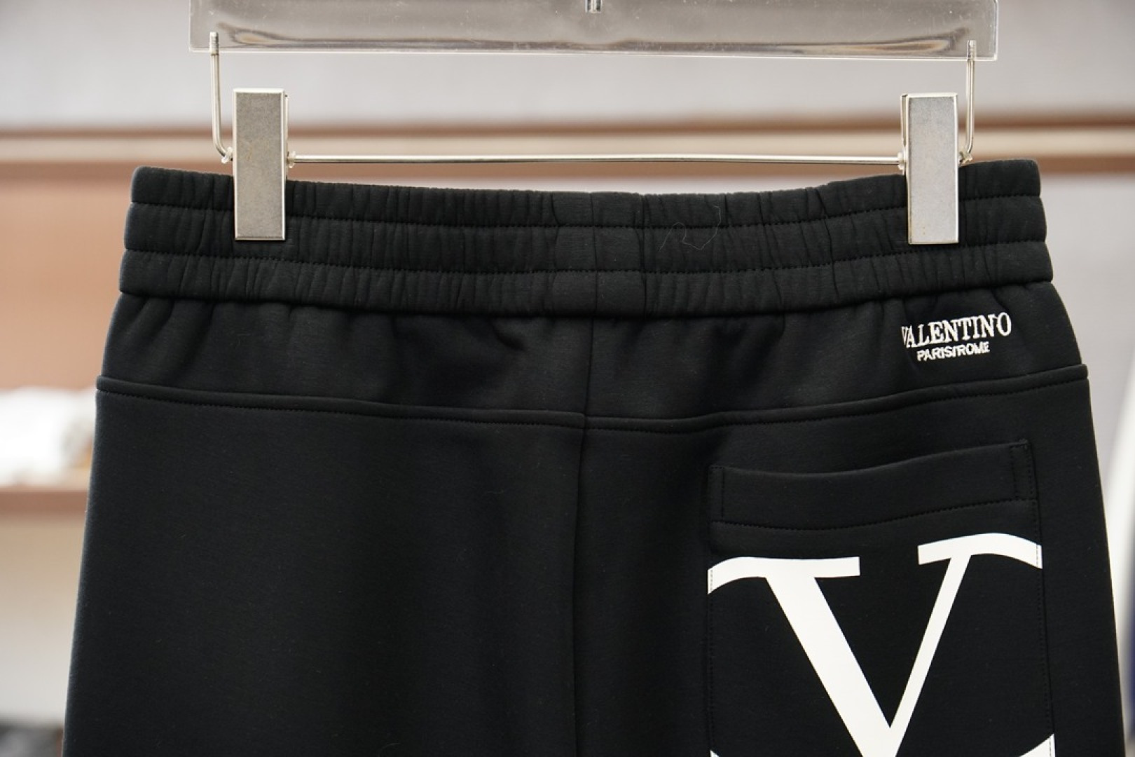 华伦天奴-25秋冬 加厚🌟🌟束脚休闲裤意大利🇮🇹进口面料，🩷🩷最新款上身版型无敌正!绝对可以闭眼收的一款