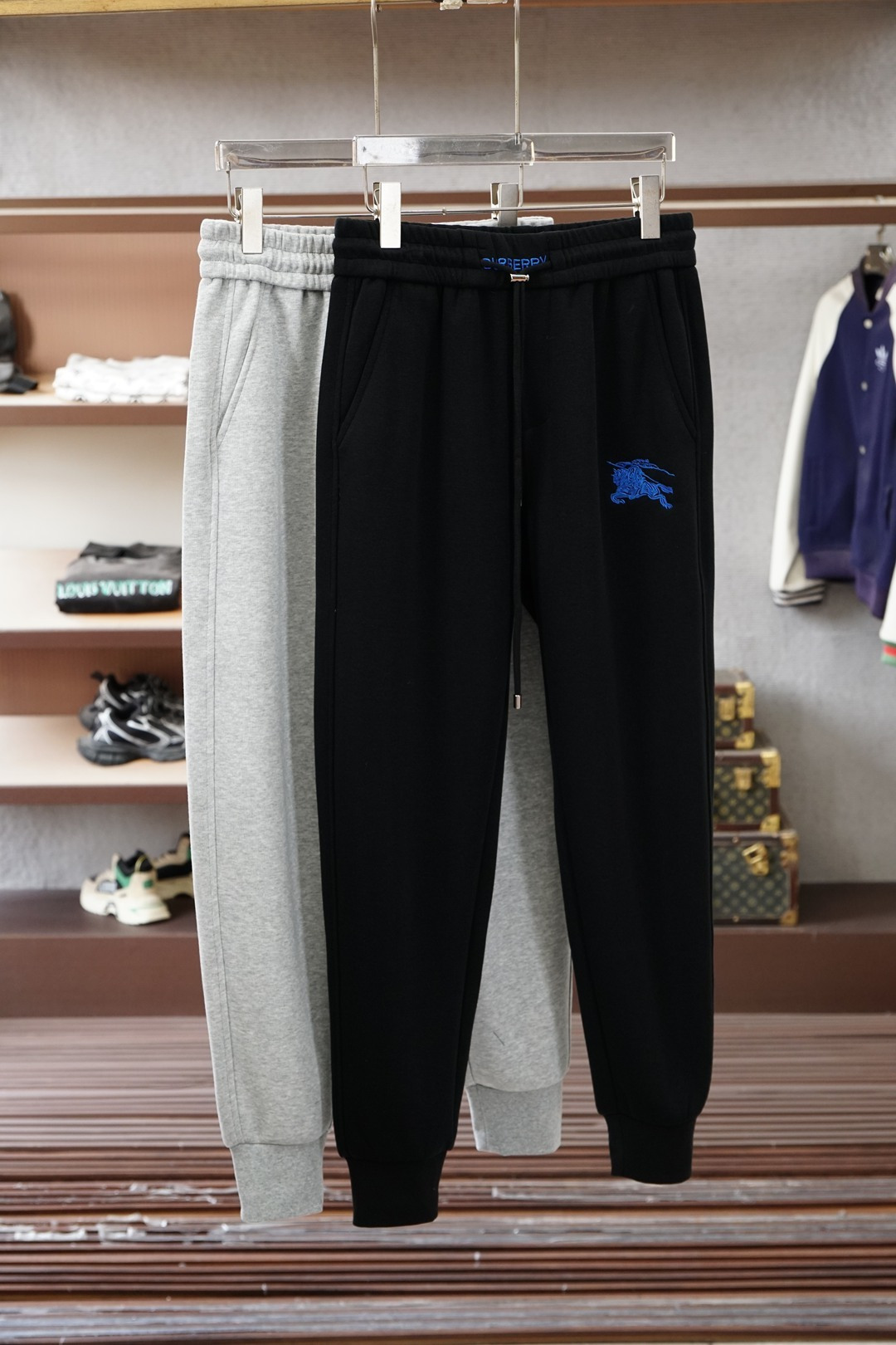 BBR巴宝莉/25秋冬 加厚🌟🌟束脚休闲裤意大利🇮🇹进口面料，🩷🩷最新款上身版型无敌正!绝对可以闭眼收的