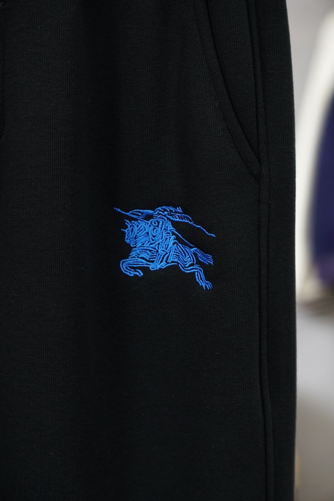 BBR巴宝莉/25秋冬 加厚🌟🌟束脚休闲裤意大利🇮🇹进口面料，🩷🩷最新款上身版型无敌正!绝对可以闭眼收的