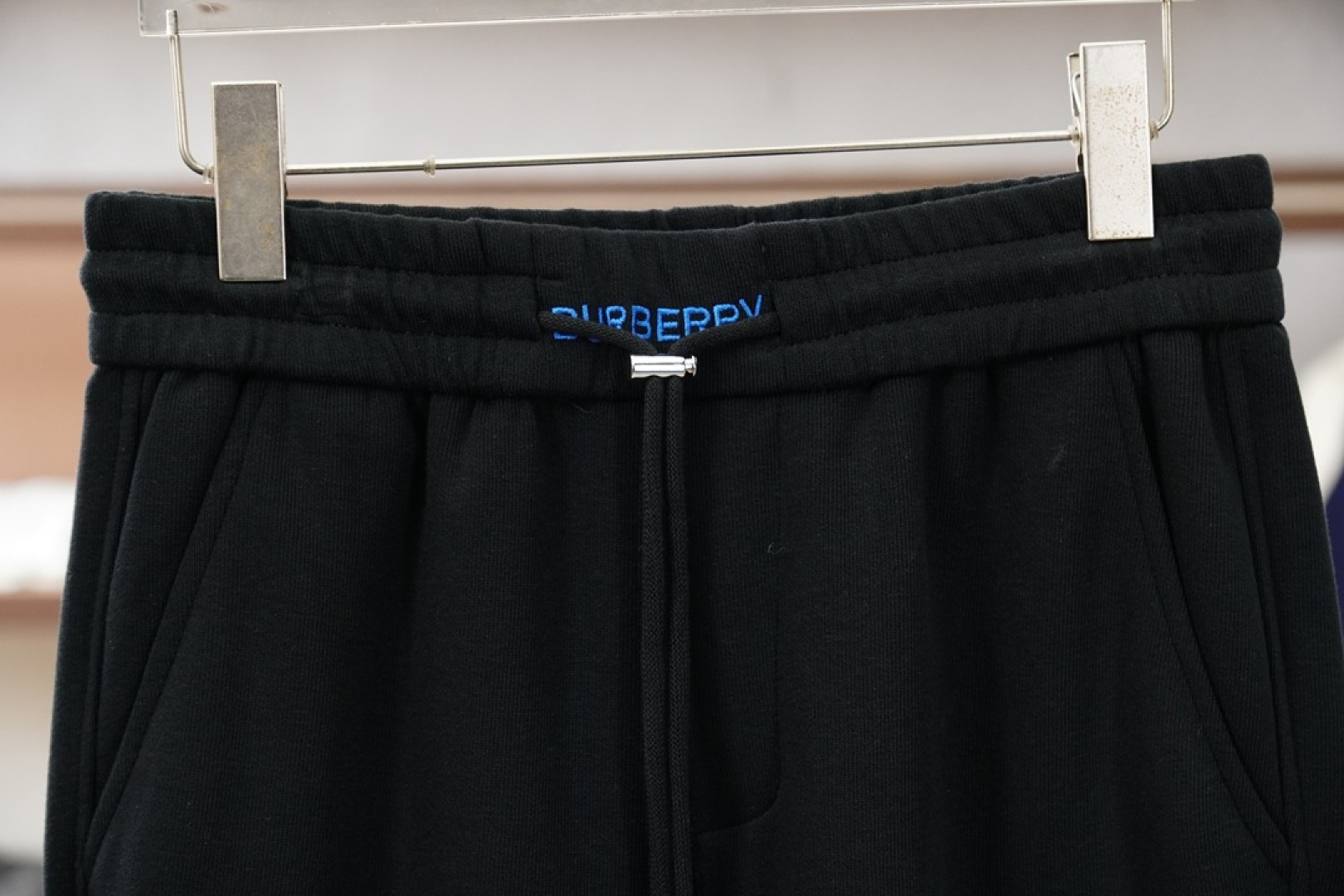 BBR巴宝莉/25秋冬 加厚🌟🌟束脚休闲裤意大利🇮🇹进口面料，🩷🩷最新款上身版型无敌正!绝对可以闭眼收的