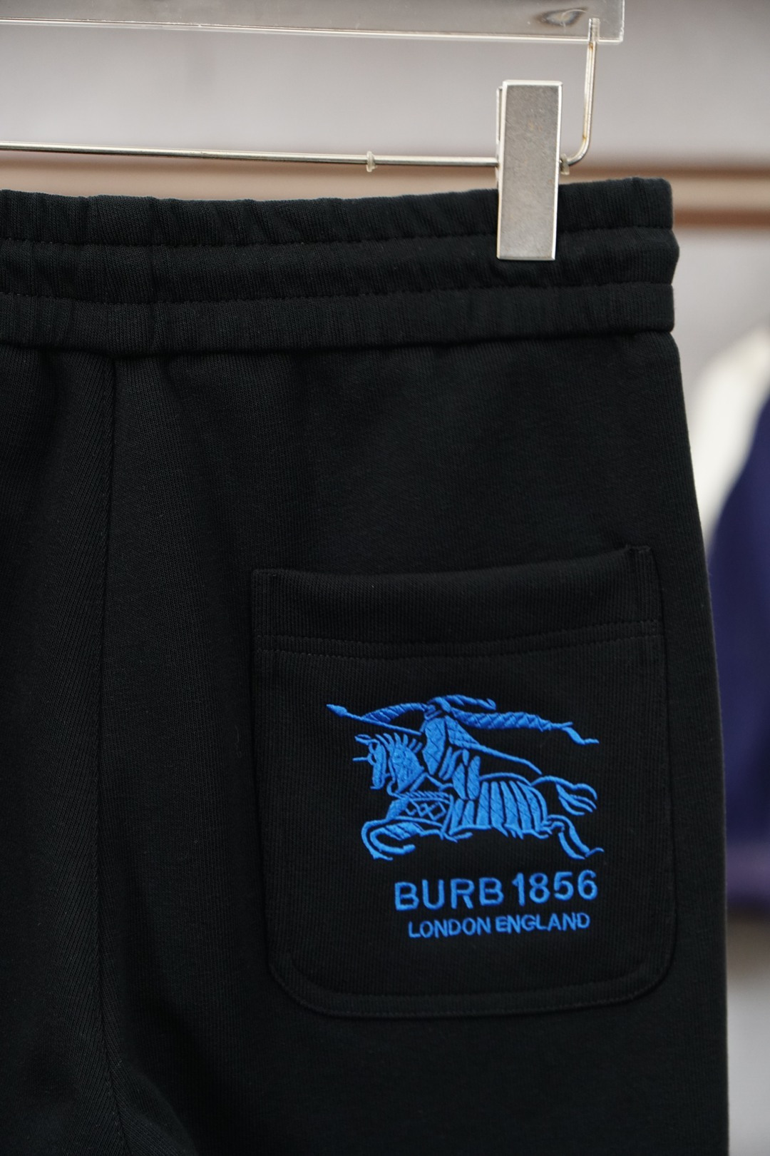 BBR巴宝莉/25秋冬 加厚🌟🌟束脚休闲裤意大利🇮🇹进口面料，🩷🩷最新款上身版型无敌正!绝对可以闭眼收的