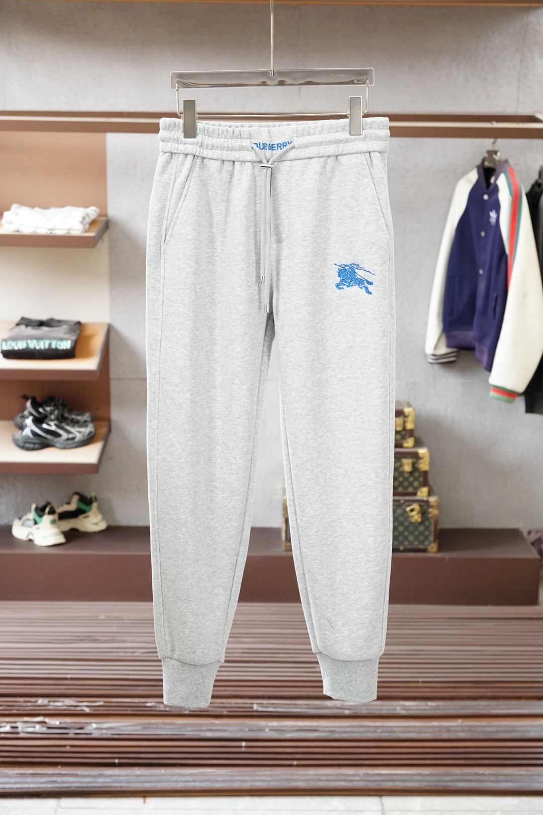 BBR巴宝莉/25秋冬 加厚🌟🌟束脚休闲裤意大利🇮🇹进口面料，🩷🩷最新款上身版型无敌正!绝对可以闭眼收的