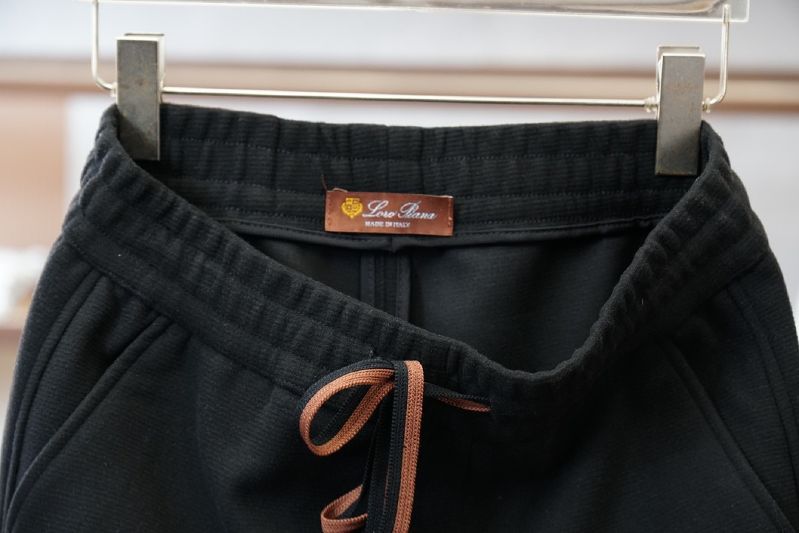 lp🆕-2025冬款加厚新款休闲裤!官网同步发售。品牌经典logo休闲裤，定制加厚羊毛莫代尔面料，舒适度