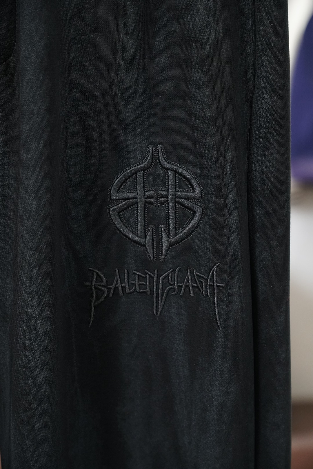 巴黎世家-2025 秋冬男士休闲裤🔥加厚棉面料休闲裤，最新款上身版型无敌正！🥯🥯绝对可以闭眼收的一款此款