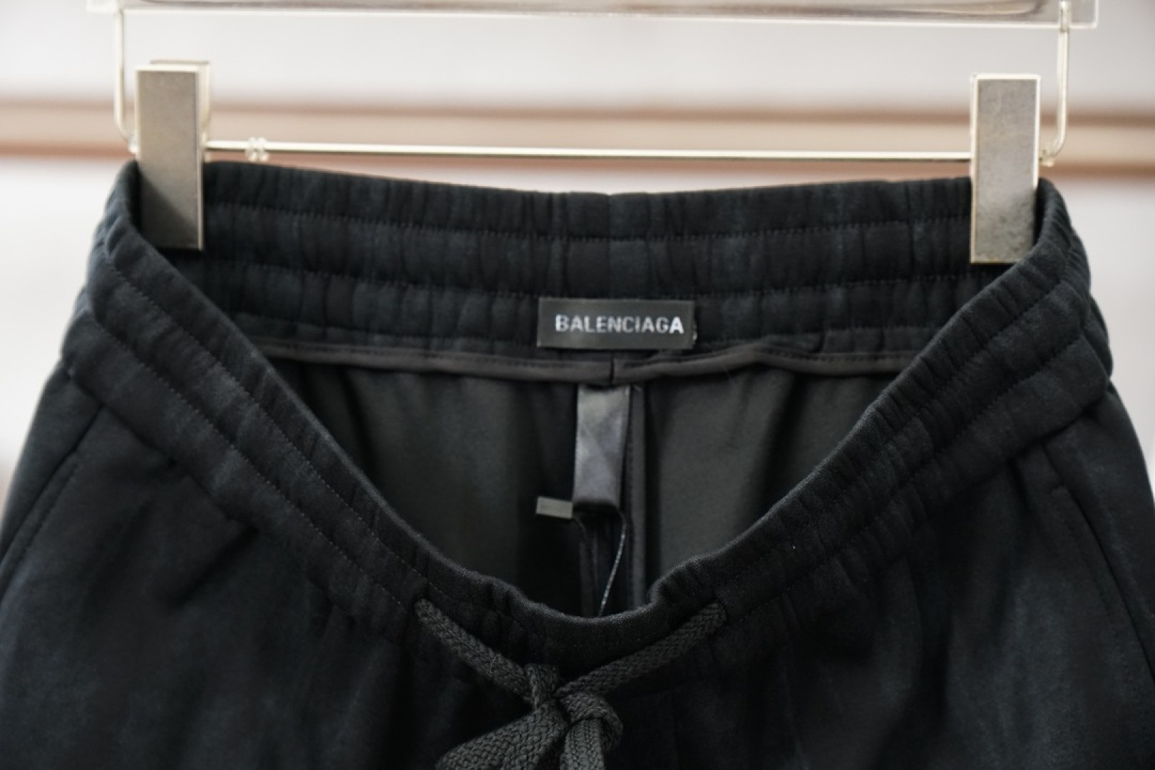 巴黎世家-2025 秋冬男士休闲裤🔥加厚棉面料休闲裤，最新款上身版型无敌正！🥯🥯绝对可以闭眼收的一款此款