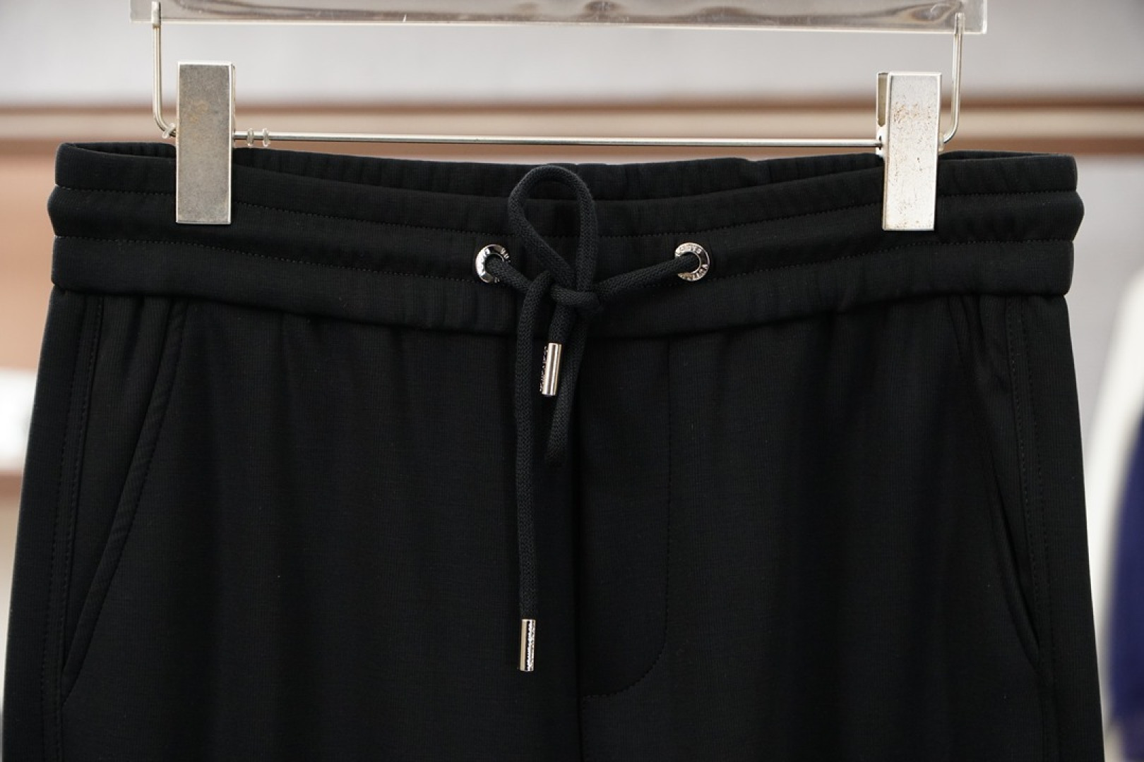 LV 路易威登-2025 秋冬男士休闲裤🔥加厚棉面料休闲裤，最新款上身版型无敌正！🥯🥯绝对可以闭眼收的一