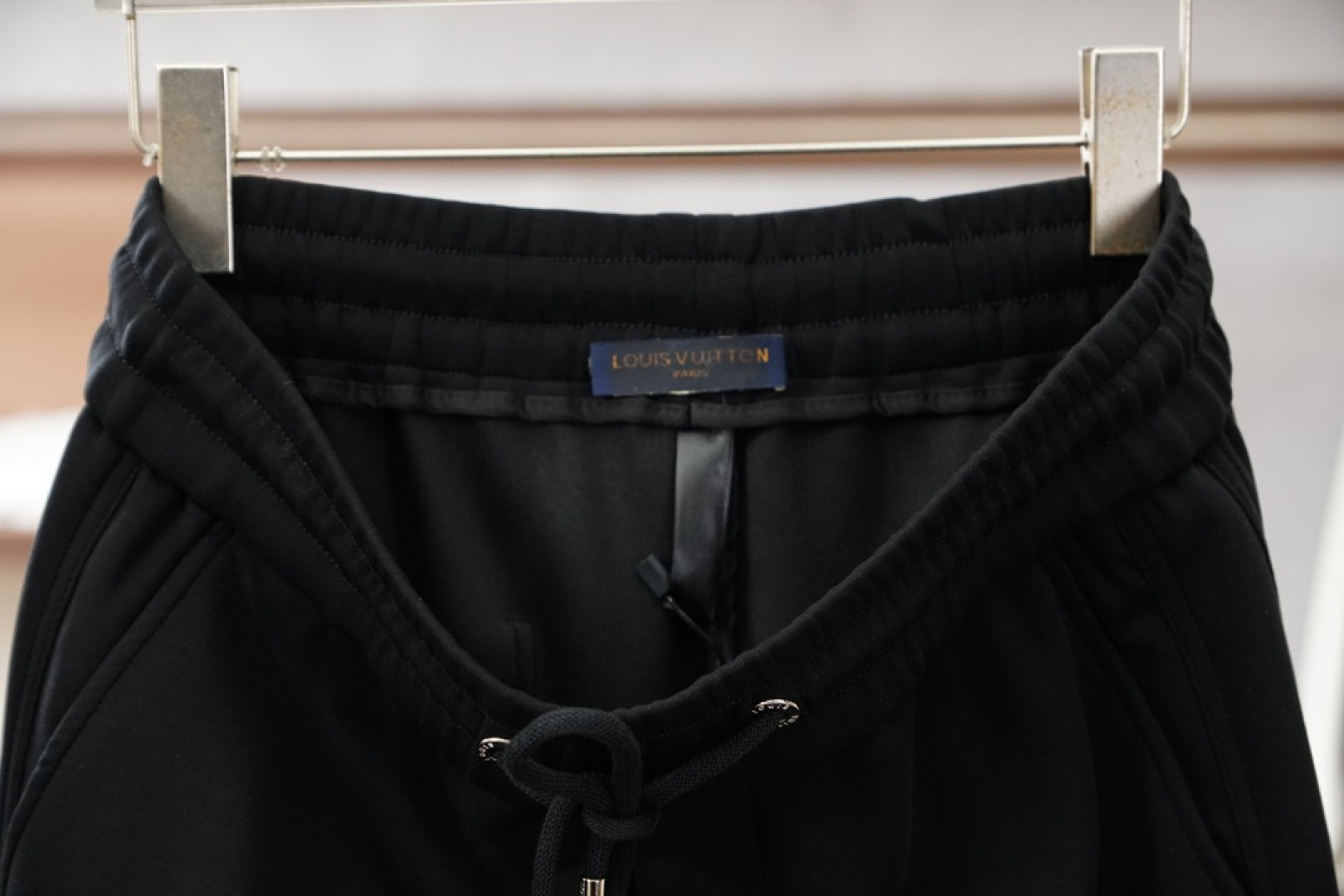 LV 路易威登-2025 秋冬男士休闲裤🔥加厚棉面料休闲裤，最新款上身版型无敌正！🥯🥯绝对可以闭眼收的一