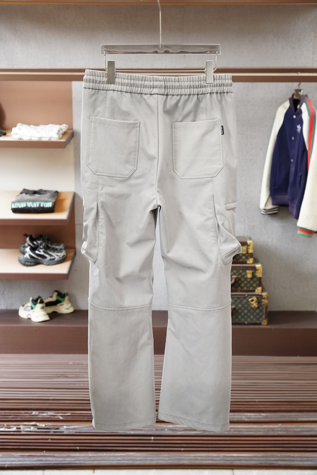 Prada普拉达-2025 秋冬男士休闲裤🔥加厚棉面料休闲裤，最新款上身版型无敌正！🥯🥯绝对可以闭眼收的