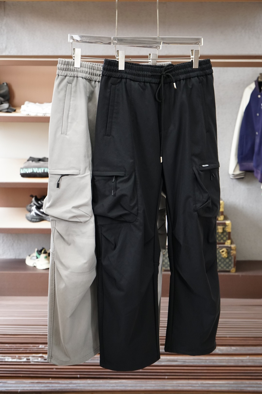 Prada普拉达-2025 秋冬男士休闲裤🔥加厚棉面料休闲裤，最新款上身版型无敌正！🥯🥯绝对可以闭眼收的