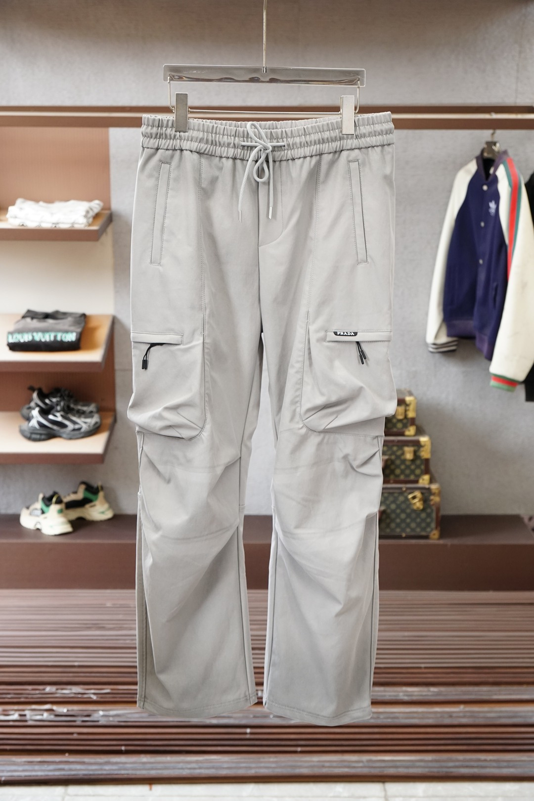 Prada普拉达-2025 秋冬男士休闲裤🔥加厚棉面料休闲裤，最新款上身版型无敌正！🥯🥯绝对可以闭眼收的