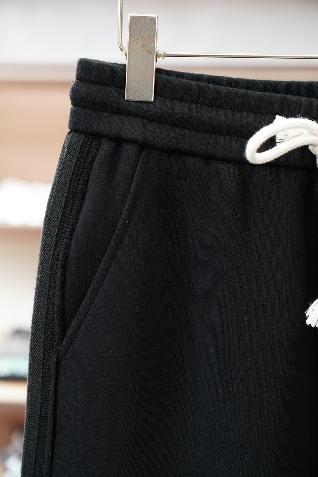 LV 路易威登-2025 秋冬男士休闲裤🔥加厚棉面料休闲裤，最新款上身版型无敌正！🥯🥯绝对可以闭眼收的一