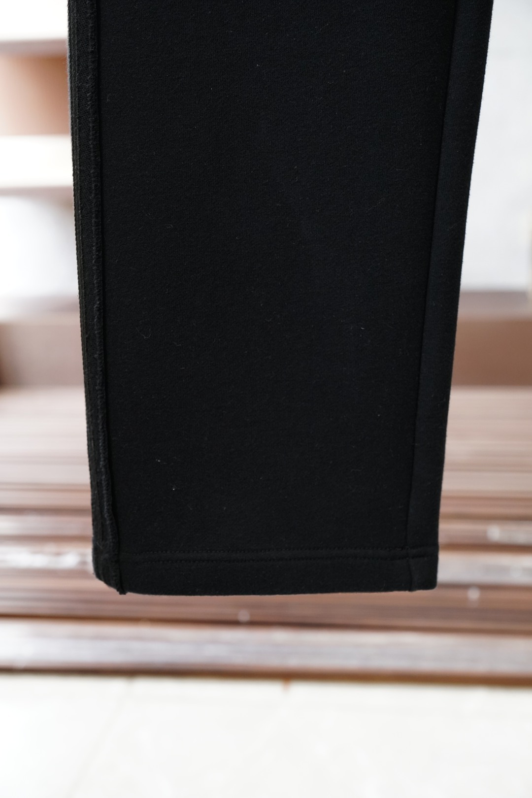 LV 路易威登-2025 秋冬男士休闲裤🔥加厚棉面料休闲裤，最新款上身版型无敌正！🥯🥯绝对可以闭眼收的一