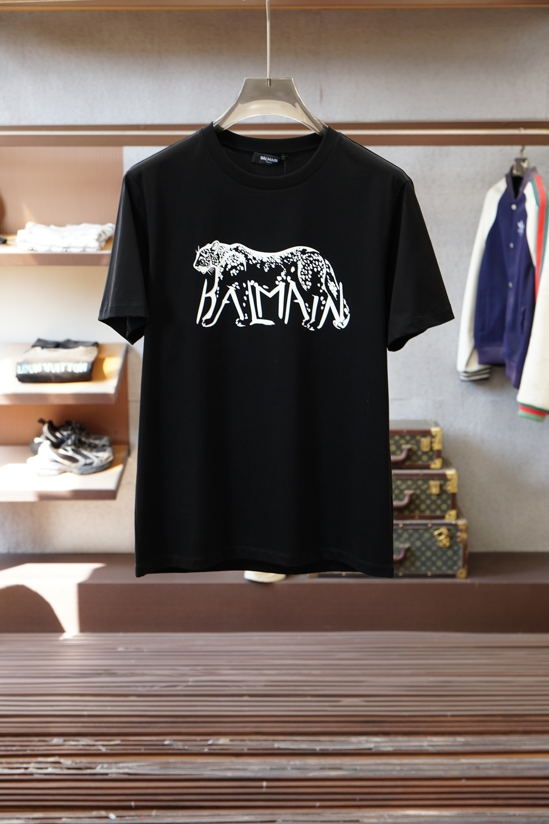 巴尔曼Balmain.🏆☀️🍻👾SS26春夏豹纹印花标识短袖T恤，🍻🥳🥳正面饰有豹纹+品牌字母印花工艺设