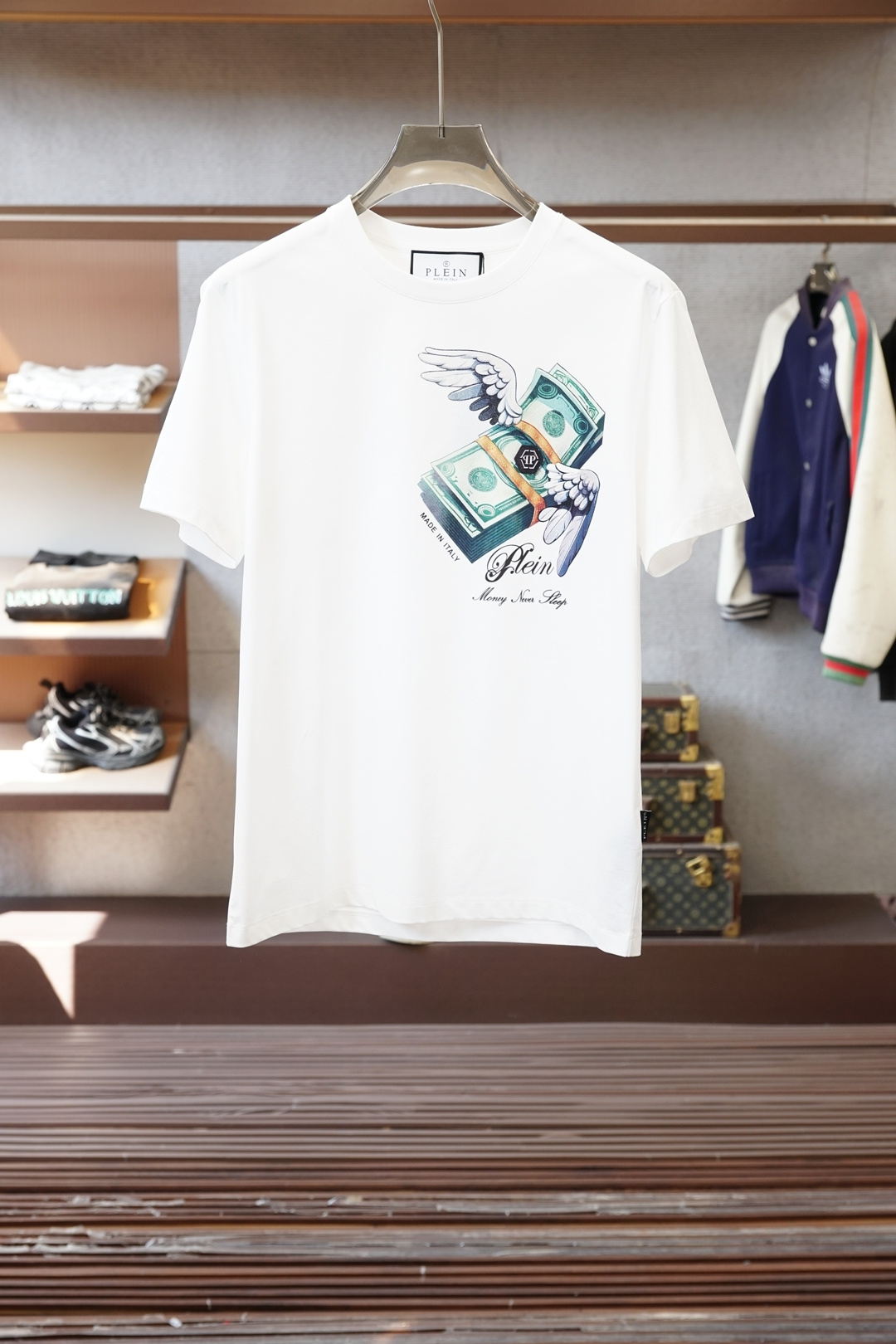 NO:733532,PP-SS26 spring and summer new product themed short-sleeved T-shirt with printed logo. The front lettering element is combined with the printed logo. It is made of high-count and high-density 80-count double-strand mercerized cotton. The upper body is comfortable and breathable, soft, delicate and micro-elastic, high-quality fabric; color black, white, size S ~ XXXL (black and white can be customized 4XL, 5XL, Yi can customize pure cotton fabric), T-shirt, tees, t-shirt,19860909PP-SS26春夏新品主题印花标识短袖T恤,正面饰字元素结合印花标识,采用高支数高密度80支双股丝光棉,上身舒适透气、柔软细腻微弹、高品质面料； 颜色黑色、白色 尺码S～XXXL（黑白可定制4XL、5XL,奕可定制纯棉面料）,,T-shirt,tees，t-shirt,,Men's clothing