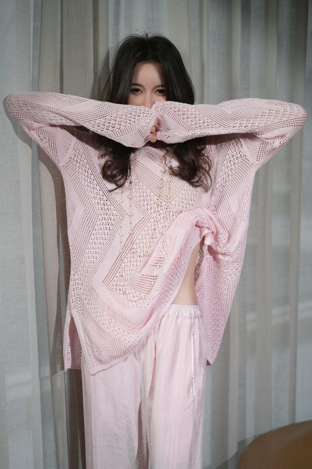 High-Quality Women’s Suit Set with Cece-Sharp Blouse and Crumbling Long-Sleeved Knit Pants - 图片 6