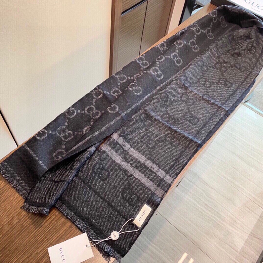 古奇【双G提花双面】款式经典，男女都可以 大方时髦，不过时，随便什么时候拿出来戴都好看。Gucci这款限