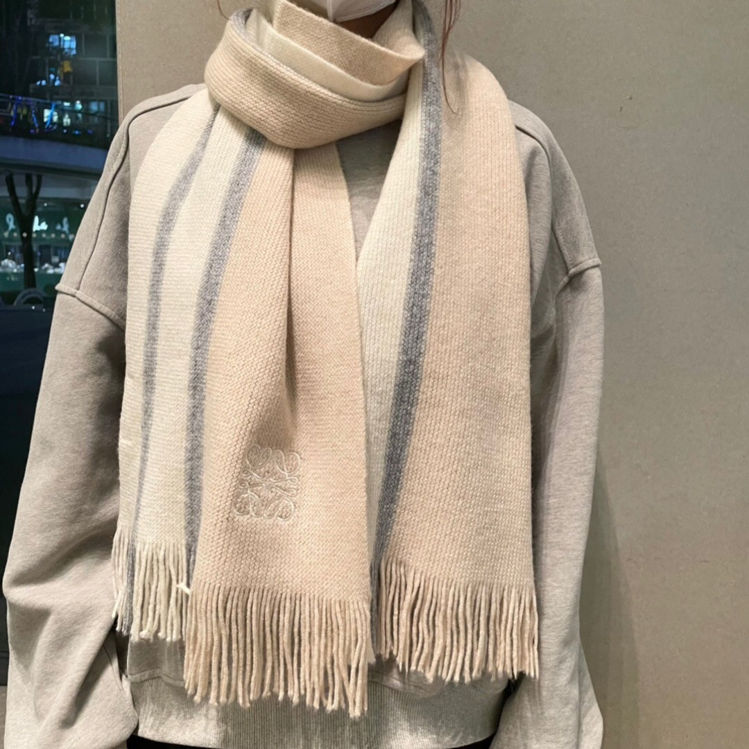 👑👑罗意威新款羊绒针织长巾‼️美翻了[流泪]御用殿堂级极品‼️新款在售 美丽至极 真的 上身极为衬肤色 