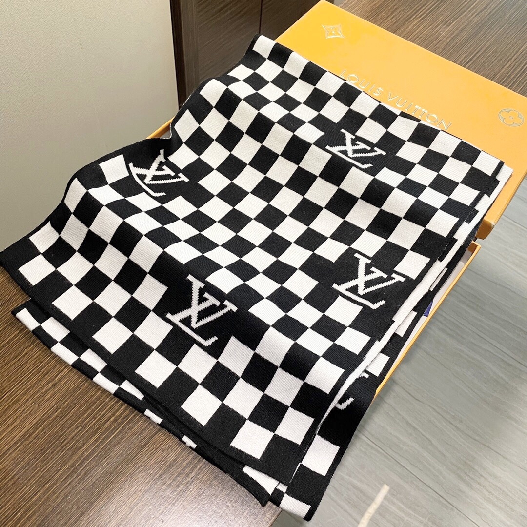 爆款到货LV棋盘格经典棋盘格男女通用围巾👑柔和舒适的羊绒带来今季最温暖贴心呵护❤️最顶级的品质❤️羊绒线