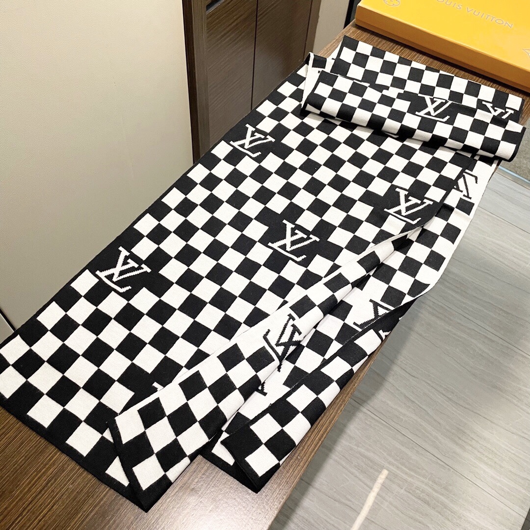 爆款到货LV棋盘格经典棋盘格男女通用围巾👑柔和舒适的羊绒带来今季最温暖贴心呵护❤️最顶级的品质❤️羊绒线