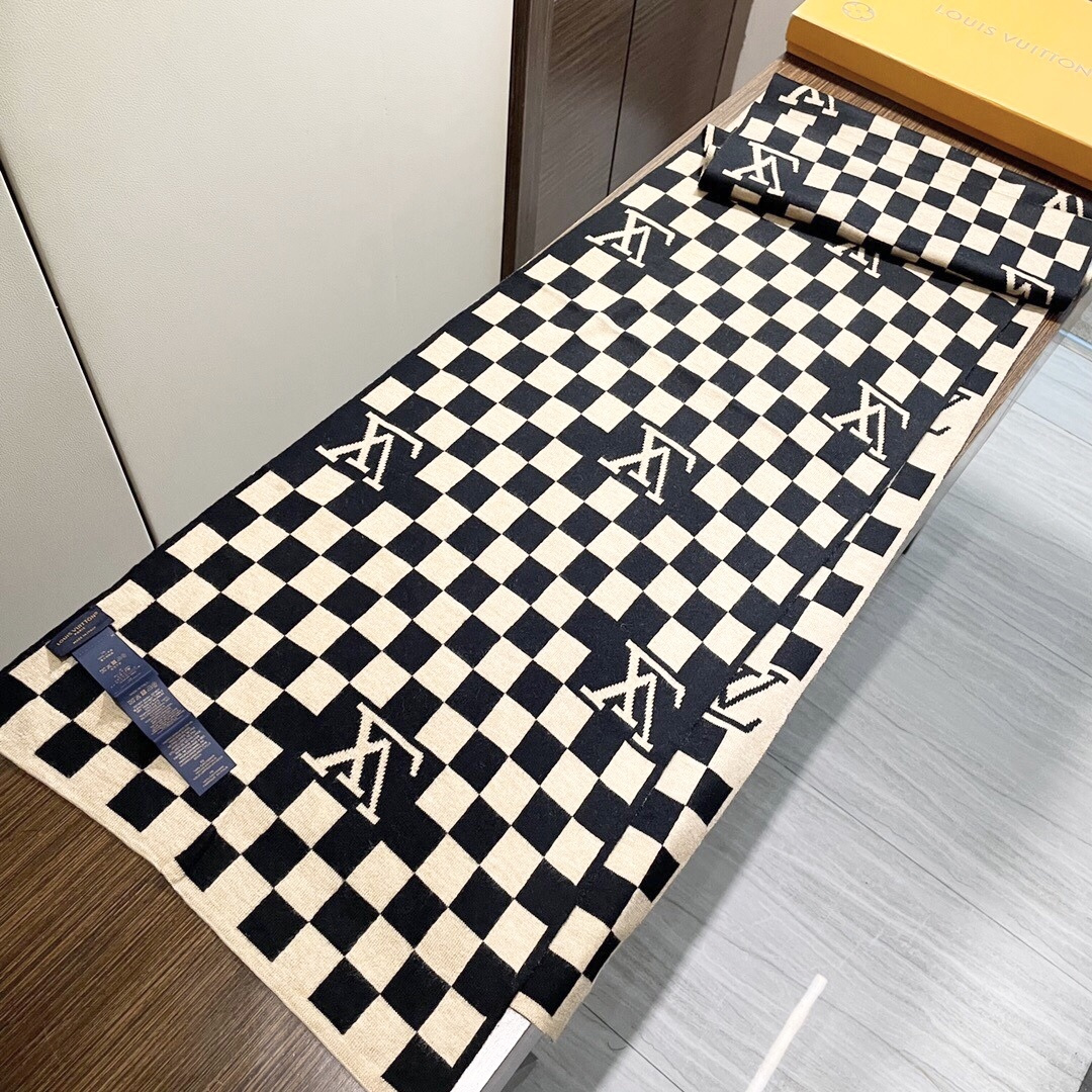 爆款到货LV棋盘格经典棋盘格男女通用围巾👑柔和舒适的羊绒带来今季最温暖贴心呵护❤️最顶级的品质❤️羊绒线