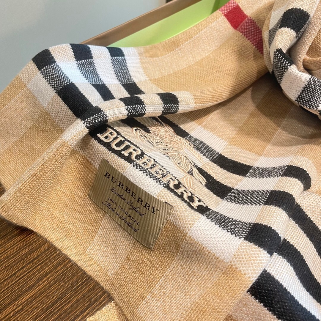 爆款上新 情侣款👍👍B家【经典战马】独家牛货🐂 奢华尽在尺寸之间，高端品质‼️具有超高羊绒品质才会被此品