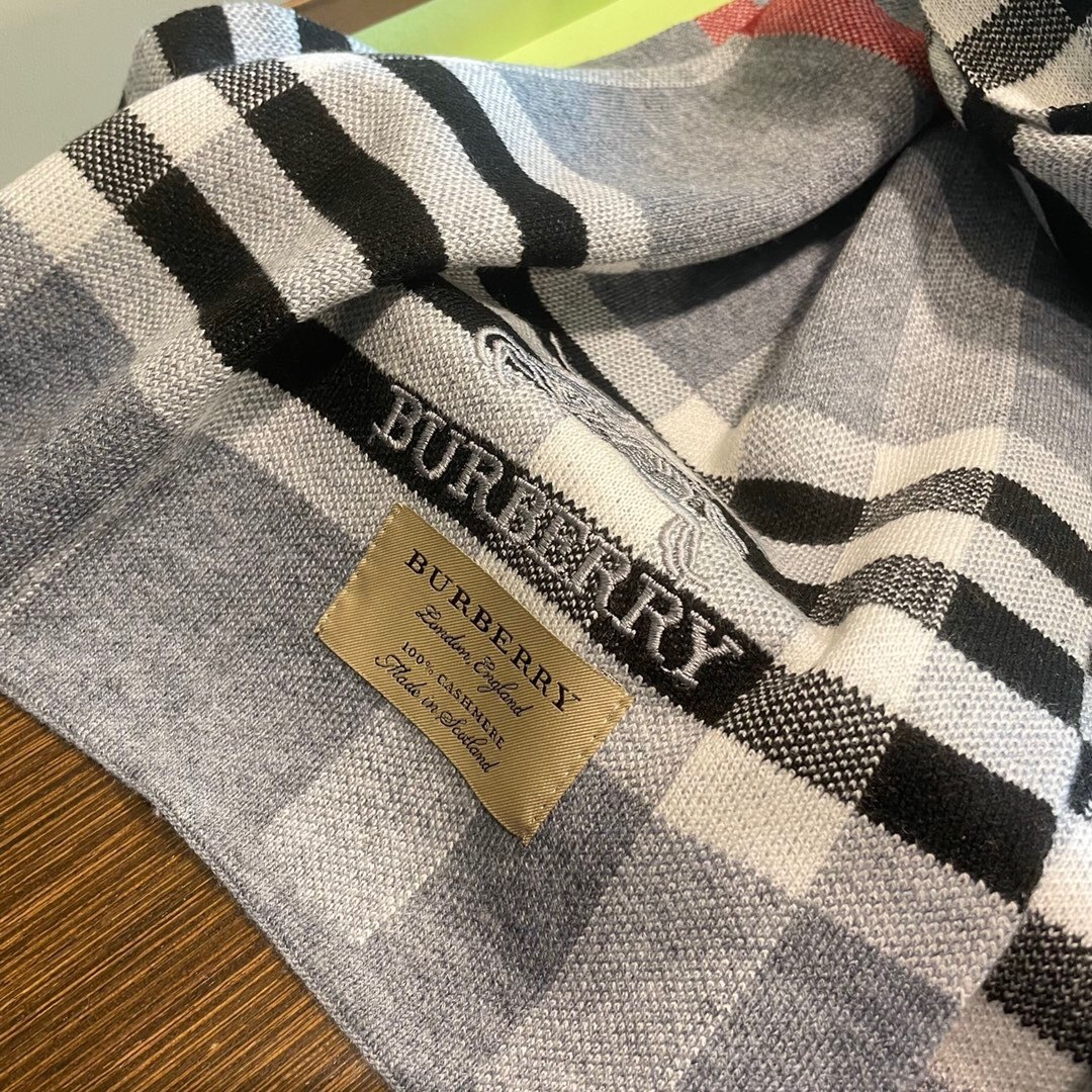 爆款上新 情侣款👍👍B家【经典战马】独家牛货🐂 奢华尽在尺寸之间，高端品质‼️具有超高羊绒品质才会被此品