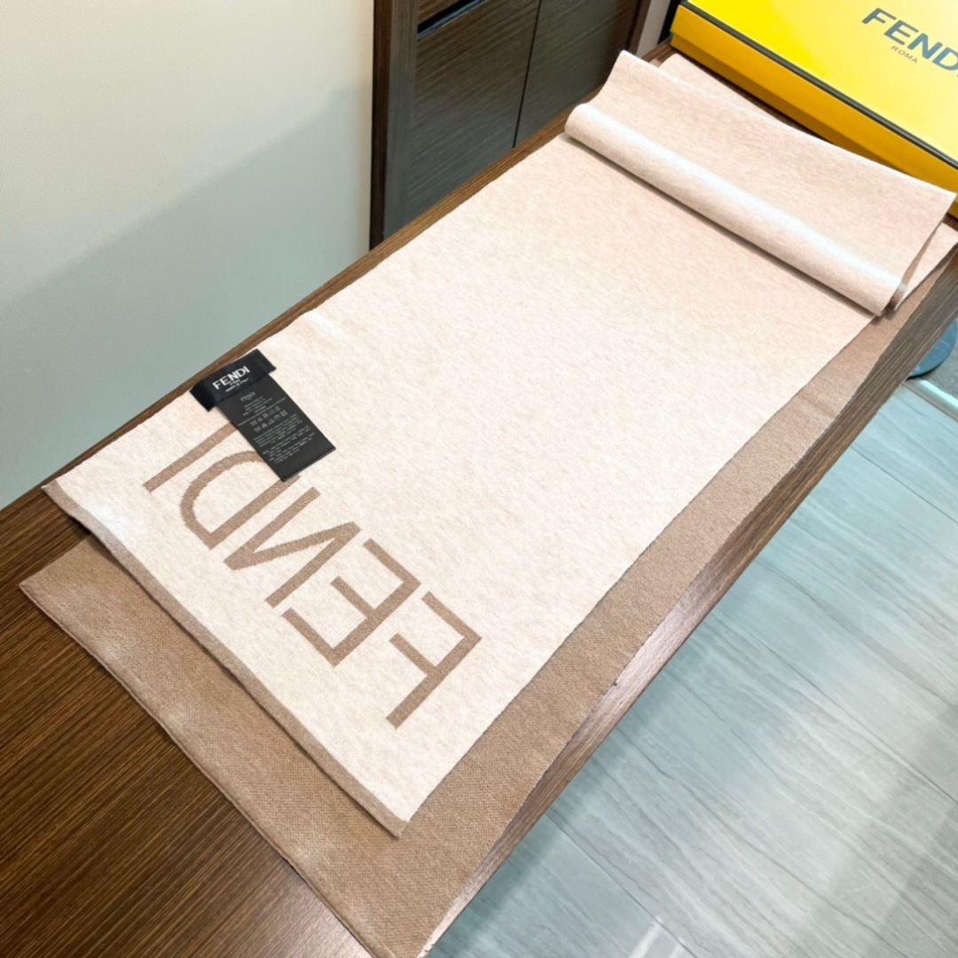 爆款上新 情侣款👍👍F家独家牛货🐂 奢华尽在尺寸之间，高端品质‼️具有超高羊绒品质才会被此品牌青睐‼️这