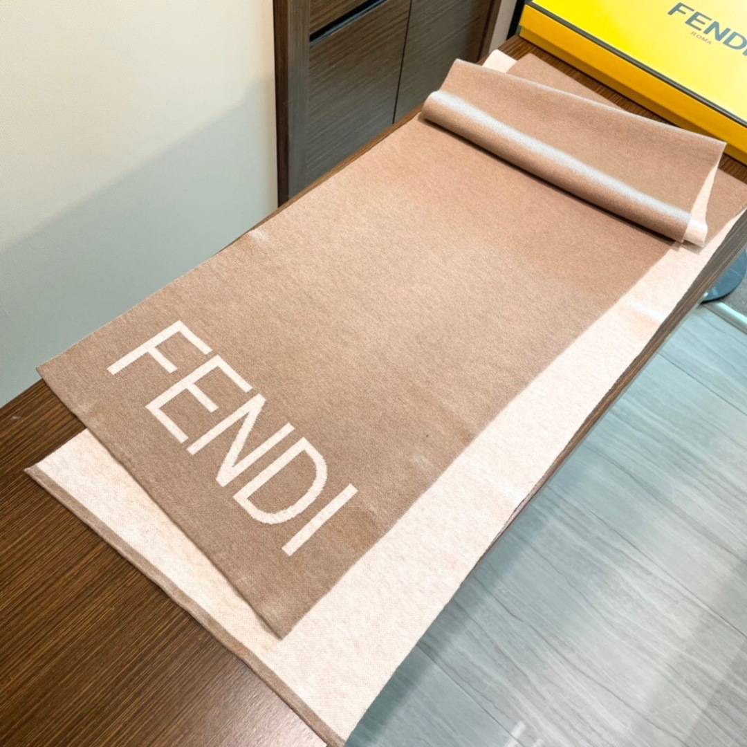 爆款上新 情侣款👍👍F家独家牛货🐂 奢华尽在尺寸之间，高端品质‼️具有超高羊绒品质才会被此品牌青睐‼️这