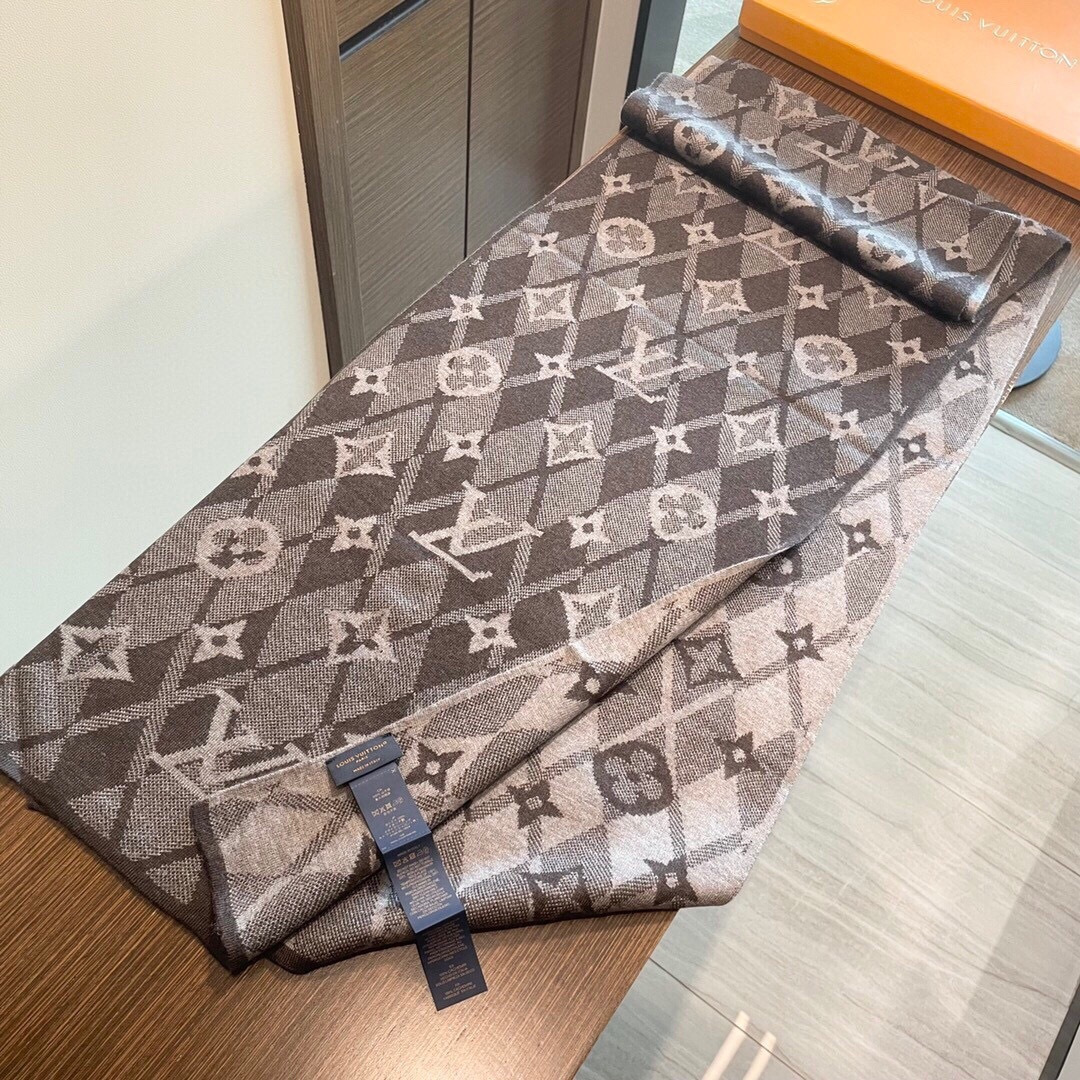 超级大爆款专柜同步 经典设计完美，若隐若现的lv标志，强烈推荐手慢无‼️千万别去专柜买‼️代购就要380