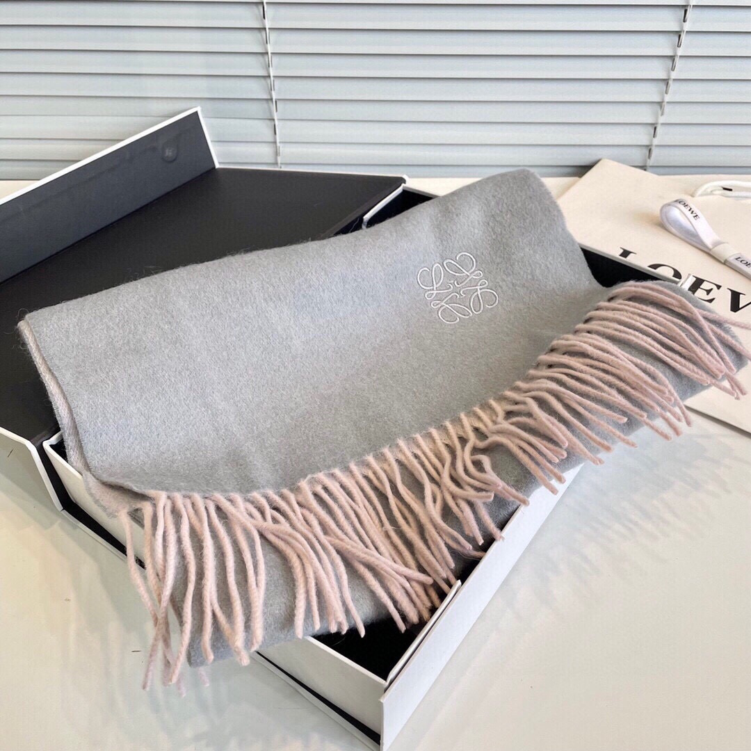 Loewe罗意威今年最新的订单(讲真，送人自用百分推荐)SviP推荐(自留.品质绝对放心).真心觉得可以