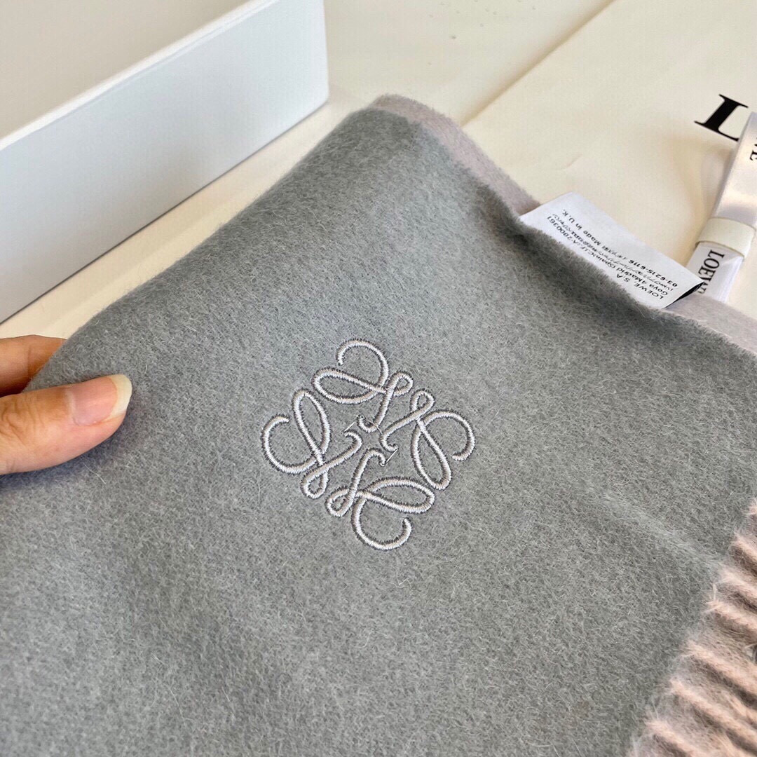 Loewe罗意威今年最新的订单(讲真，送人自用百分推荐)SviP推荐(自留.品质绝对放心).真心觉得可以