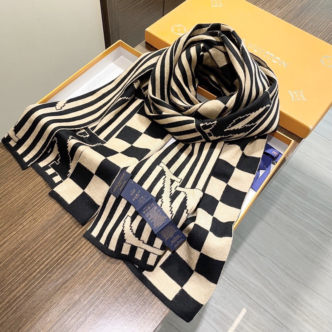 LV【男女围巾】怒赞自留，难得的高端货！家属福利！非常正的围巾~面料大爱，非常柔软细腻舒服，大气简约，超