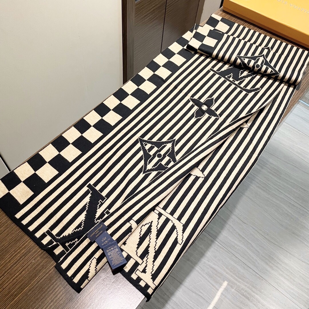 LV【男女围巾】怒赞自留，难得的高端货！家属福利！非常正的围巾~面料大爱，非常柔软细腻舒服，大气简约，超