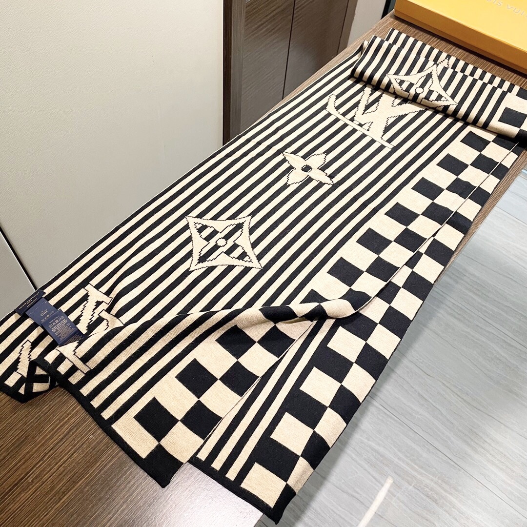 LV【男女围巾】怒赞自留，难得的高端货！家属福利！非常正的围巾~面料大爱，非常柔软细腻舒服，大气简约，超