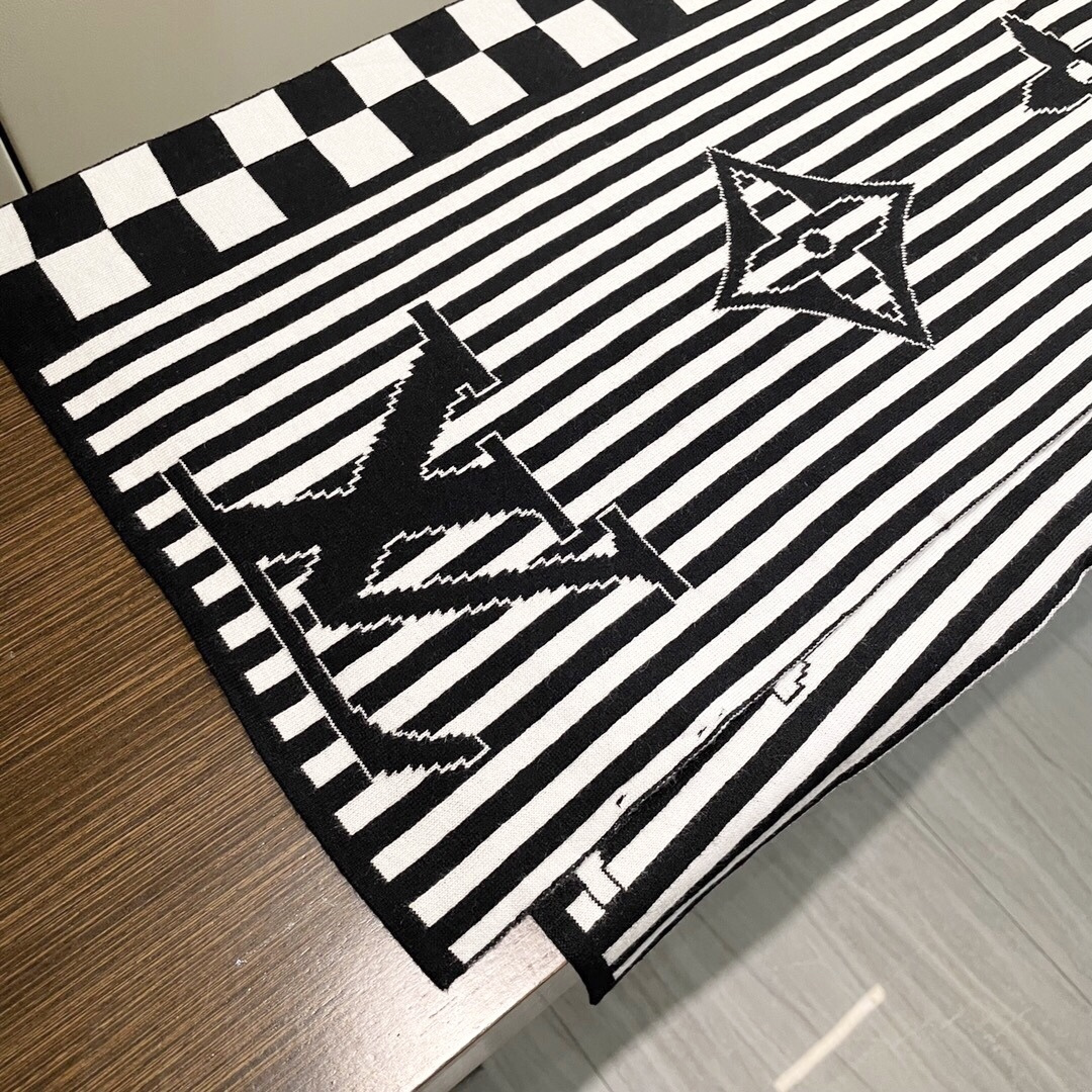 LV【男女围巾】怒赞自留，难得的高端货！家属福利！非常正的围巾~面料大爱，非常柔软细腻舒服，大气简约，超