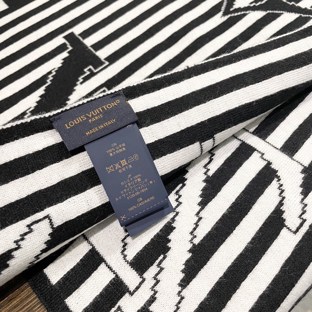 LV【男女围巾】怒赞自留，难得的高端货！家属福利！非常正的围巾~面料大爱，非常柔软细腻舒服，大气简约，超