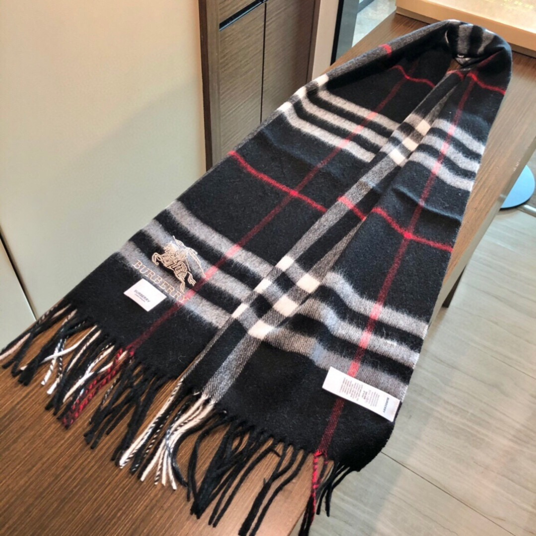【市场最高品质经典中经典】王牌口碑burberry经典羊绒格子围巾‼专柜最新品相，目前专柜都换上了新标👍