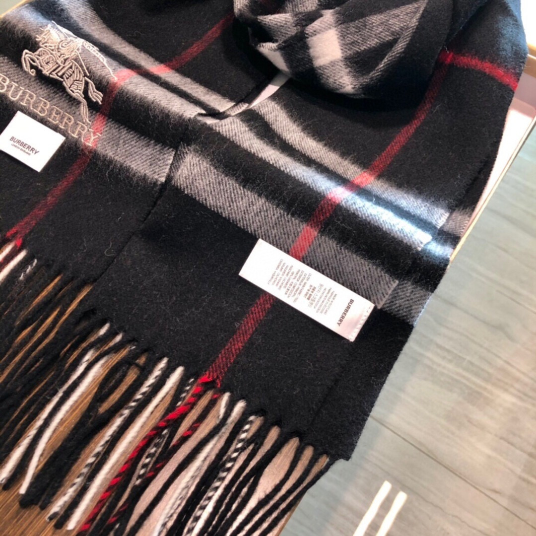 【市场最高品质经典中经典】王牌口碑burberry经典羊绒格子围巾‼专柜最新品相，目前专柜都换上了新标👍