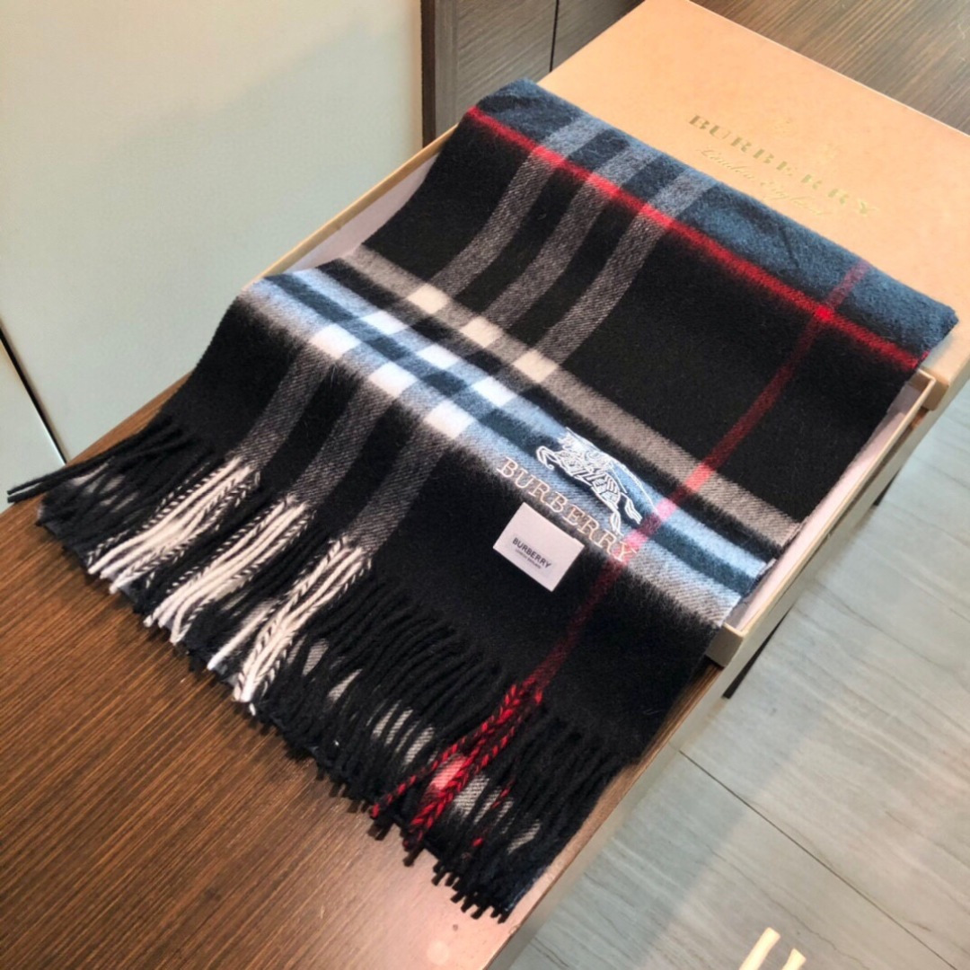【市场最高品质经典中经典】王牌口碑burberry经典羊绒格子围巾‼专柜最新品相，目前专柜都换上了新标👍