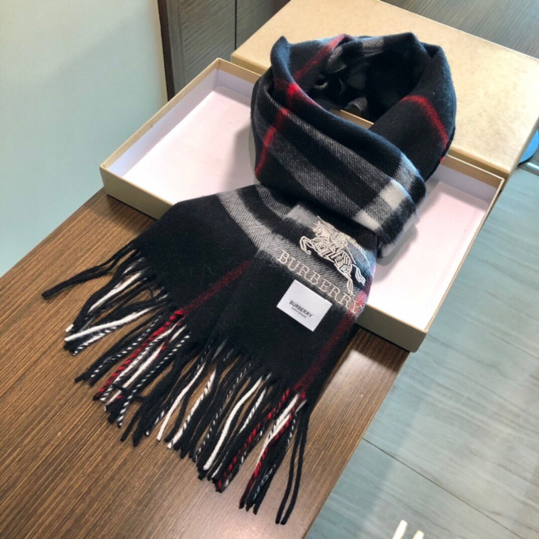 【市场最高品质经典中经典】王牌口碑burberry经典羊绒格子围巾‼专柜最新品相，目前专柜都换上了新标👍