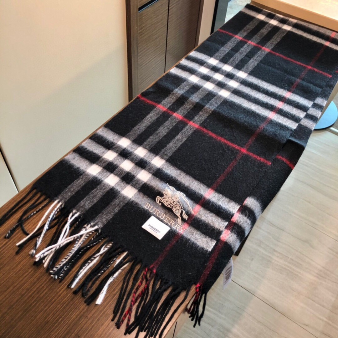 【市场最高品质经典中经典】王牌口碑burberry经典羊绒格子围巾‼专柜最新品相，目前专柜都换上了新标👍