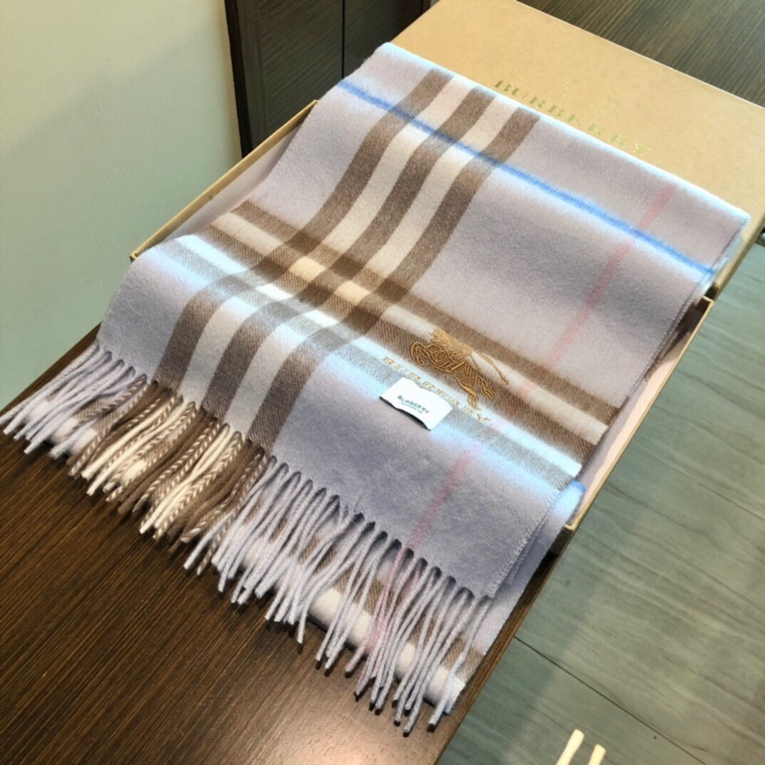 【市场最高品质经典中经典】王牌口碑burberry经典羊绒格子围巾‼专柜最新品相，目前专柜都换上了新标👍