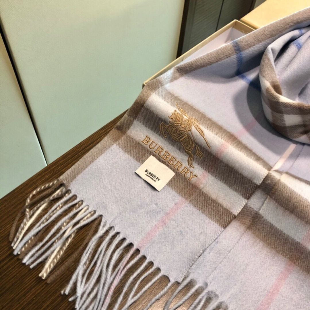 【市场最高品质经典中经典】王牌口碑burberry经典羊绒格子围巾‼专柜最新品相，目前专柜都换上了新标👍