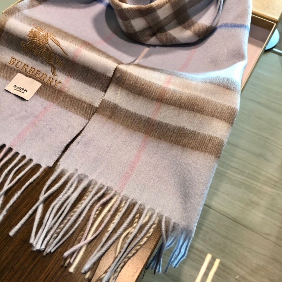 【市场最高品质经典中经典】王牌口碑burberry经典羊绒格子围巾‼专柜最新品相，目前专柜都换上了新标👍
